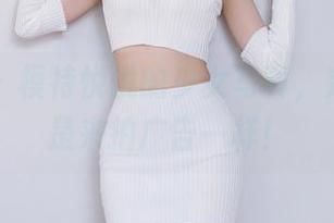 秀人网 – 模特悦悦的少女写真，定制到像是来拍广告一样！