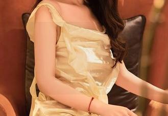 秀人网 – 原图是王俪丁小宝贝的礼服穿搭，精选是我嘴里的那根香肠，完全不搭但单吃都好吃！
