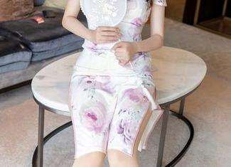 秀人网 – 看盼盼玉奴穿上这件礼服，脸上那种“我好耀眼”的神情！