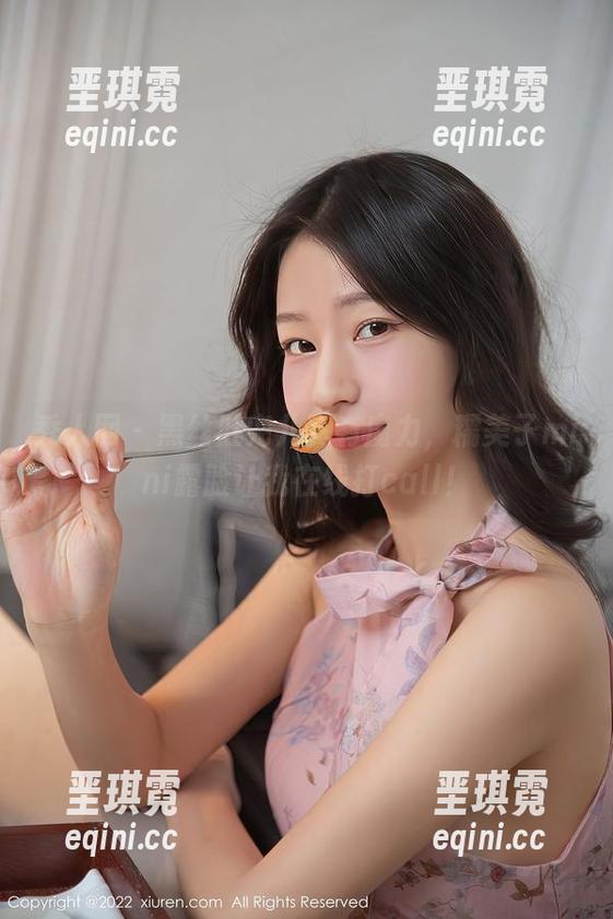 秀人网 - 黑丝肚兜儿真有魔力，糯美子mini露脸让我在线打call！