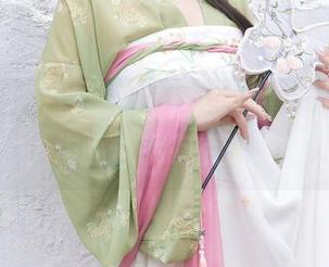 秀人网 – 分享一颗浸泡在浴缸里的金妍兮，作品似乎有点透明。