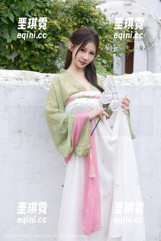 秀人网 - 分享一颗浸泡在浴缸里的金妍兮，作品似乎有点透明。