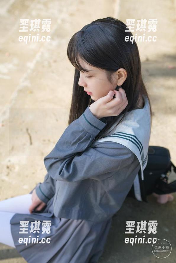 稚乖画册 - 难得的生煎团团写真，资源里的连体衣看得我一阵心虚，别说穿出门，棚里都不敢直视。