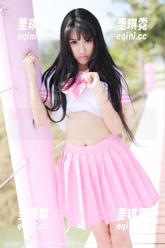 美媛馆 - 王馨瑶裸足写真，眨眼间移开了视线