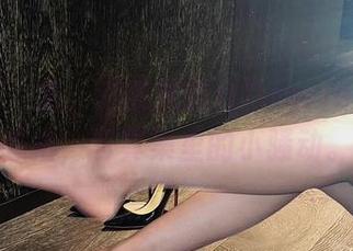 微密圈 – 看，这就是脸红Dearie的高清怼拍，写真集里的小骚动。