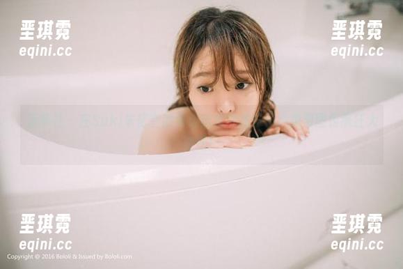 菠萝社 - 在Suki朱忆音的海边旅程中找乐子：免费图包疯狂大派送！