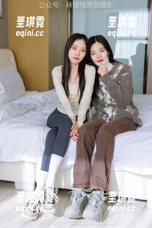 袜啵啵 - 反正我就是来偷瞄糯米兔女郎的原图分享，太可爱了！
