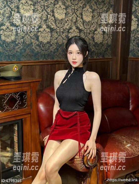 微密圈 - 这摄影师也太懂心思了吧，轩子巨二兔的酒红色高清套图让我目不转睛。