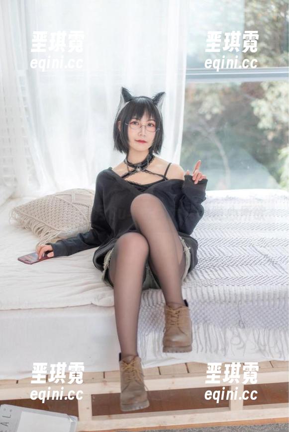 写真里，逐月Su与宝多六花的随心所欲