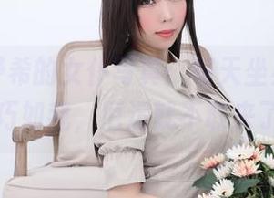 精选鹿野希的女仆写真：每天坐办公室，乖巧如我，厄运就不敢来了！