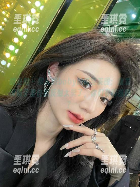微密圈 - 黎允熙baby的镂空美图：我发现镜子里自我反射太美了，你们有同感吗？